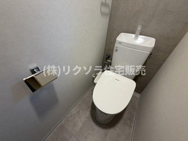 四宮5丁目　中古一戸建てのトイレ|温水洗浄便座付き
■物件内覧・資金計画相談・住宅ローン相談、リフォーム相談、お問合せ受付中■
※当日・翌日のご内覧、ご相談はお電話でのお問合せがスムーズです！