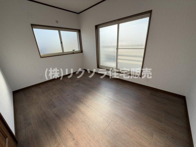 四宮5丁目　中古一戸建ての寝室|洋室6.0帖
■物件内覧・資金計画相談・住宅ローン相談、リフォーム相談、お問合せ受付中■
※当日・翌日のご内覧、ご相談はお電話でのお問合せがスムーズです！