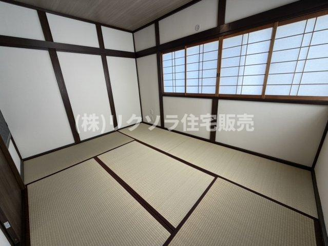 四宮5丁目　中古一戸建ての和室|和室6.0帖
■物件内覧・資金計画相談・住宅ローン相談、リフォーム相談、お問合せ受付中■
※当日・翌日のご内覧、ご相談はお電話でのお問合せがスムーズです！