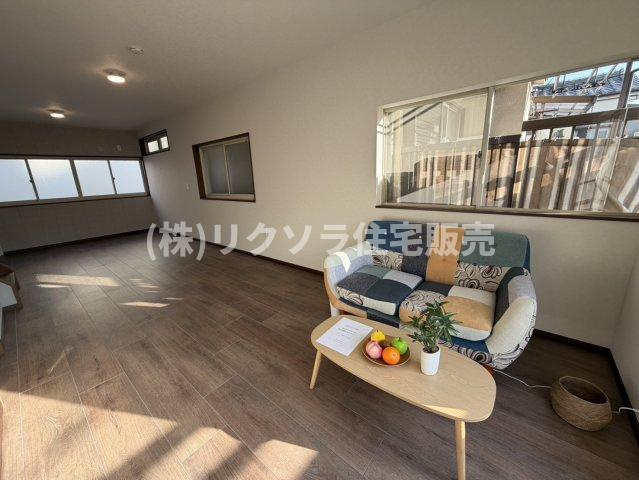 四宮5丁目　中古一戸建ての居間・リビング|LDK15.0帖
■物件内覧・資金計画相談・住宅ローン相談、リフォーム相談、お問合せ受付中■
※当日・翌日のご内覧、ご相談はお電話でのお問合せがスムーズです！
