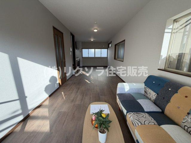 四宮5丁目　中古一戸建ての居間・リビング|LDK15.0帖
■物件内覧・資金計画相談・住宅ローン相談、リフォーム相談、お問合せ受付中■
※当日・翌日のご内覧、ご相談はお電話でのお問合せがスムーズです！
