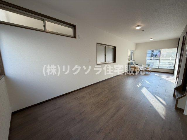 四宮5丁目　中古一戸建ての居間・リビング|LDK15.0帖
■物件内覧・資金計画相談・住宅ローン相談、リフォーム相談、お問合せ受付中■
※当日・翌日のご内覧、ご相談はお電話でのお問合せがスムーズです！