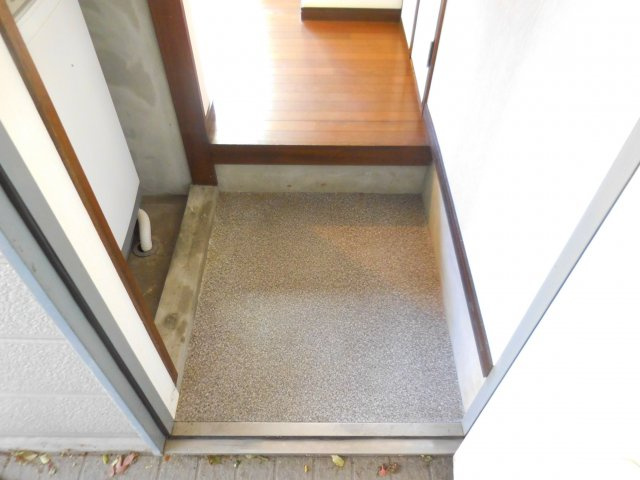 柳原第一パールハイツの玄関