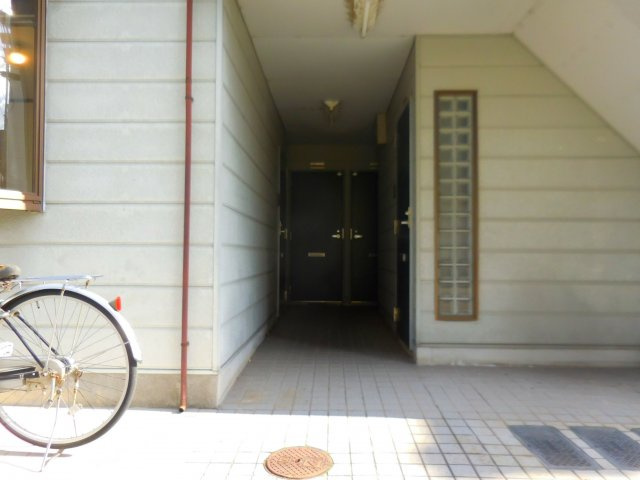 柳原第一パールハイツのエントランス