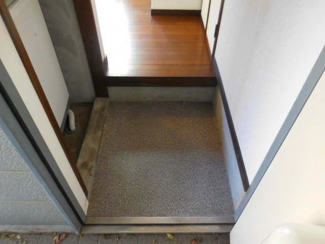 柳原第一パールハイツの玄関