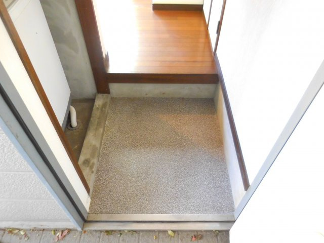 柳原第一パールハイツの玄関