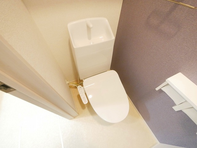 クローバーの洋室