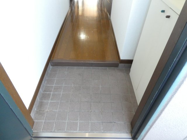 ヴィエント信和の玄関