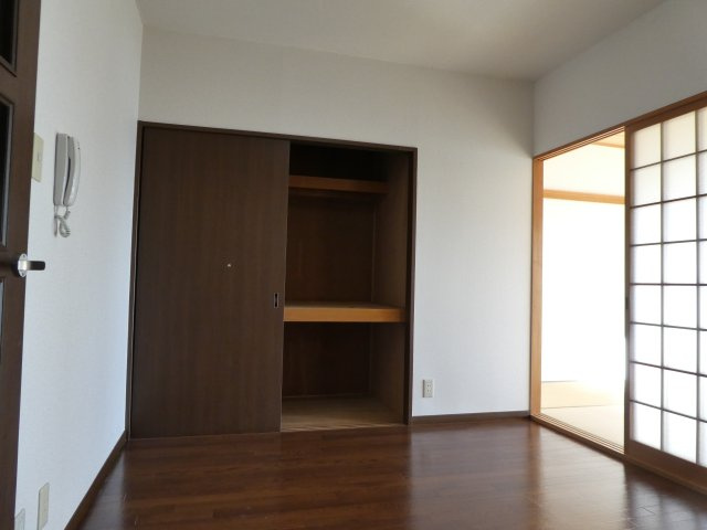 ヴィエント信和の居間・リビング