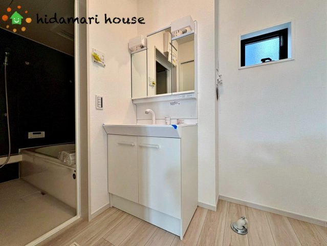 北区別所町9期　新築戸建　リガーレ01の独立洗面台