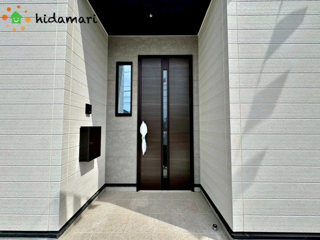 北区別所町9期　新築戸建　リガーレ02の玄関