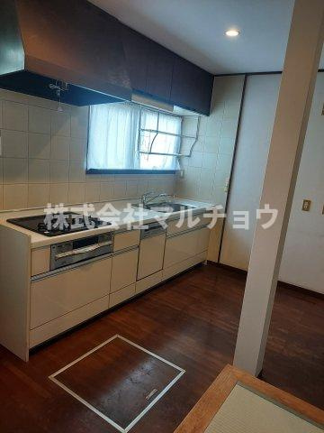 印南売り家の居間・リビング|こちらのリビングで趣味の時間をお楽しみください