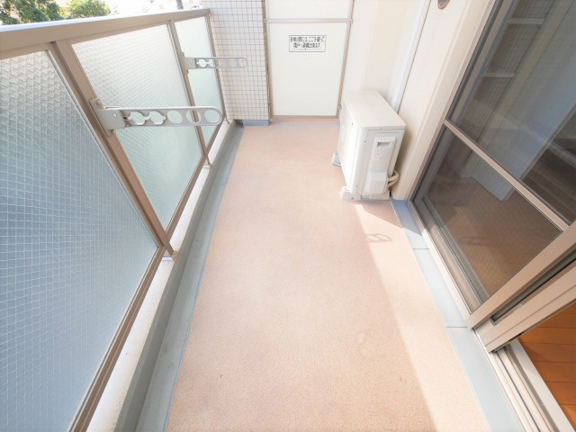 大阪市天王寺区上汐５丁目の賃貸マンションのバルコニー