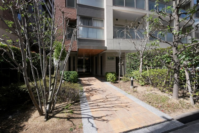 大阪市天王寺区上汐５丁目の賃貸マンションのエントランス