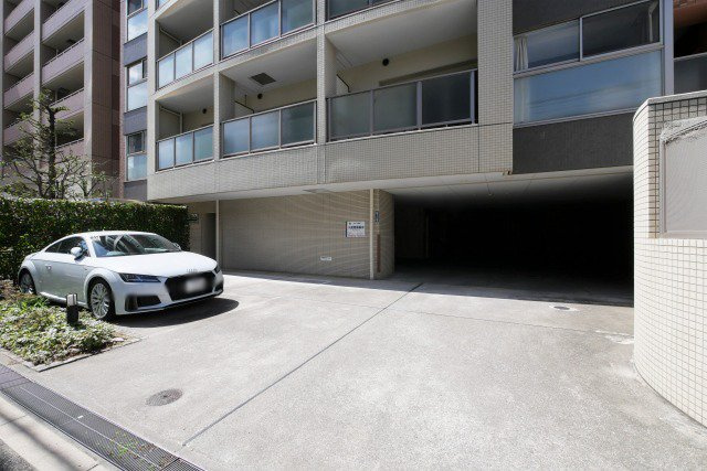 大阪市天王寺区上汐５丁目の賃貸マンションの駐車場