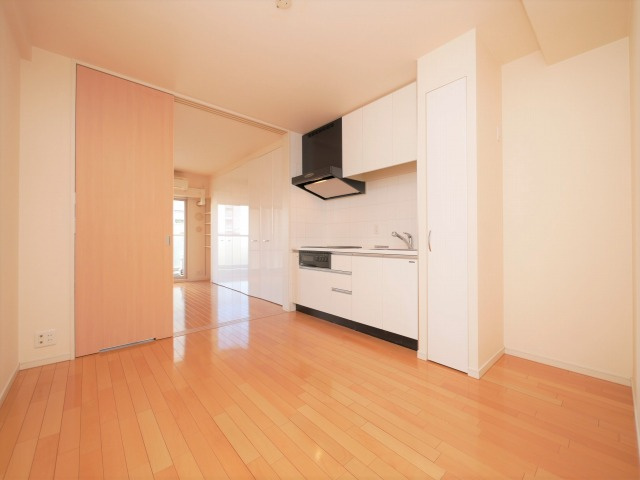 大阪市天王寺区上汐５丁目の賃貸マンションの居間・リビング