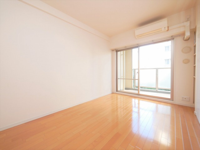 大阪市天王寺区上汐５丁目の賃貸マンションの居間・リビング