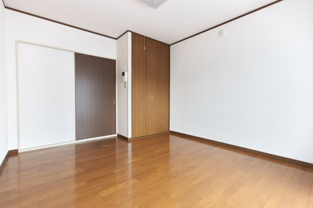 ピュア広本町の洋室