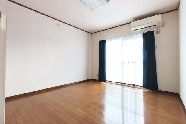 ピュア広本町の洋室