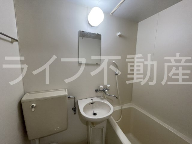 エスティビル旭町の洗面所|独立洗面台です
