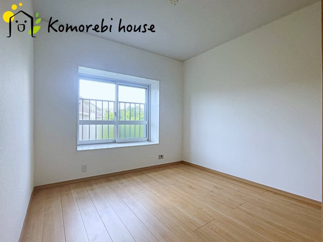 大宮七里グリーンハイツ二号棟の寝室|開放的な寝室です