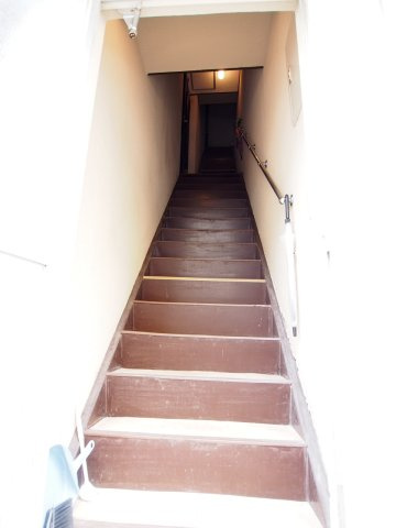 神戸市長田区庄田町４丁目の賃貸マンションの玄関