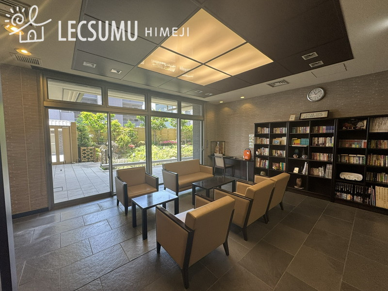 エイジングコート姫路のエントランス