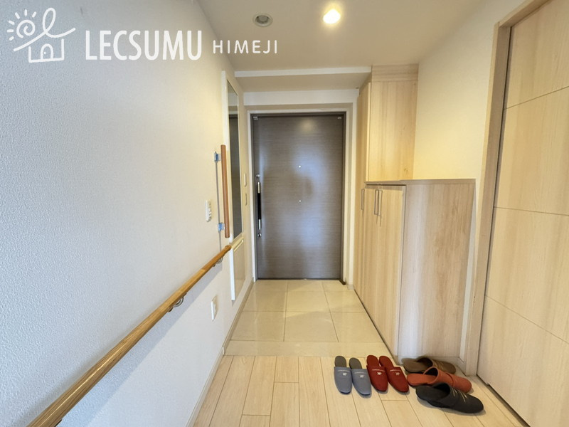 エイジングコート姫路の玄関