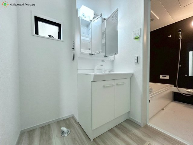 見沼区東大宮52期　新築戸建　リガーレ01の独立洗面台