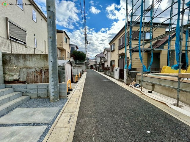 見沼区東大宮52期　新築戸建　リガーレ01の前面道路含む現地写真