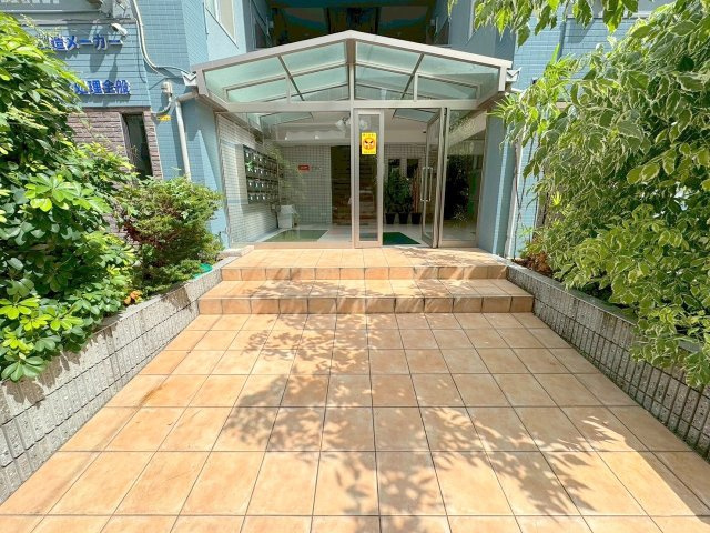 シャローム上新庄のエントランス