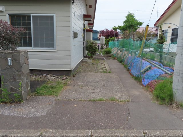 【駐車場】 | 北見市美山町南２丁目８番地３８　平屋建中古売家 | 縦列2台駐車可