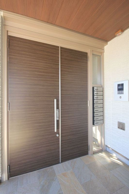 【エントランス】 | ラフィネ・ガーデン | 清潔なエントランスです