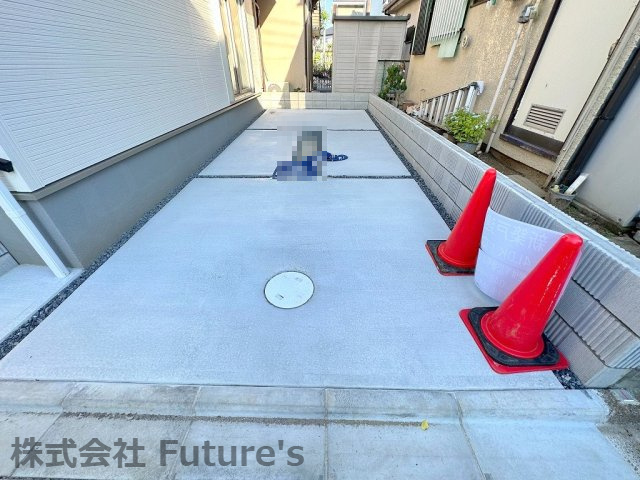 三郷市戸ケ崎3丁目　新築戸建　全1棟の駐車場|カースペース1台分付きです