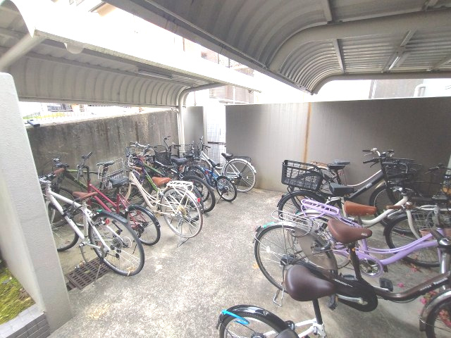 ユニーブル漆山の駐輪場|駐輪場　ご都合のよろしい日時に現地をご案内させて頂きます！是非、お問い合わせお待ちしております!!