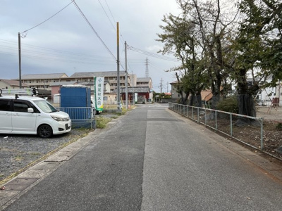 【前面道路含む現地写真】