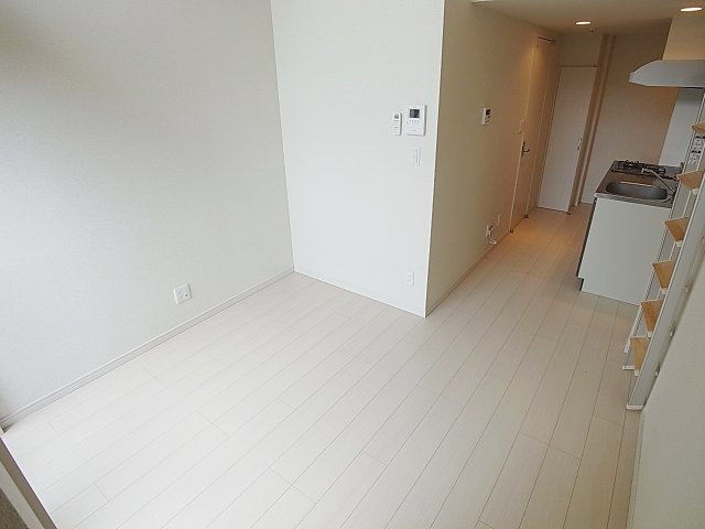 Softlyの内装|広々した洋室