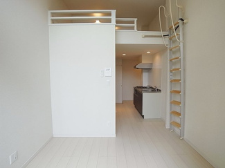 【内装】 | Softly | 天井が高く、開放的な内装