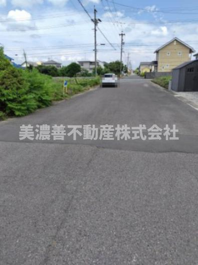 ６５４８１　羽島市小熊町内粟野1丁目土地の前面道路含む現地写真