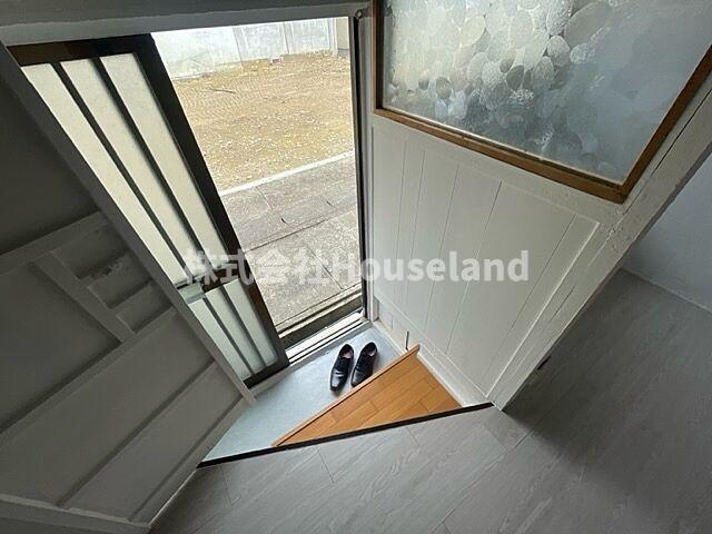 杭ノ瀬アパートの玄関