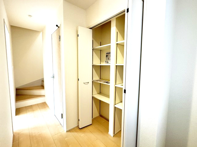リーブルガーデンS  前橋茂木町第３　２号棟の玄関|収納も沢山ある玄関です。