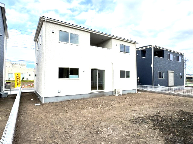 リーブルガーデンS  前橋茂木町第３　２号棟の庭|広々した南庭付きです♪ガーデニングやお庭プールも楽しめる広さです！