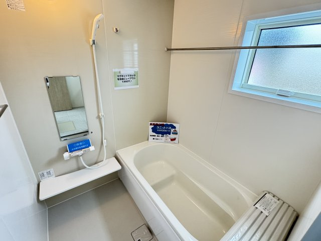 リーブルガーデンS  前橋茂木町第３　２号棟の浴室|１坪タイプのフルオートバスです！
足を延ばして入れる広さなので一日の疲れも癒されますよ♪
室内物干しや浴室乾燥機もあるのでお天気の悪い日にはランドリースペースとしてもご利用できます！
