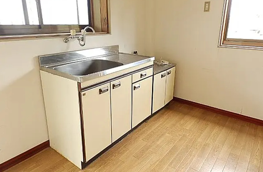 いなべ市大安町大井田　一棟アパート　日当たり良好物件のキッチン