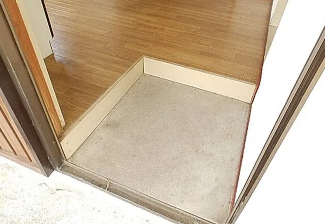 いなべ市大安町大井田　一棟アパート　日当たり良好物件の玄関