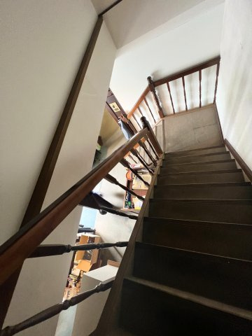 田町店舗1.2階の内装|階段