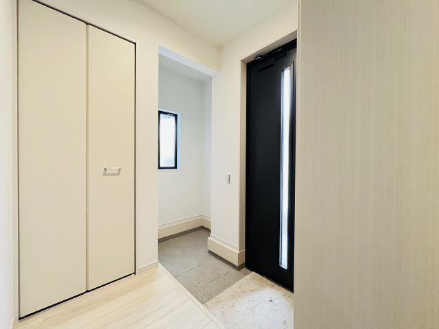 【玄関】 | 本庄市見福17期　ZutPLUS+　新築戸建　全3棟　1号棟