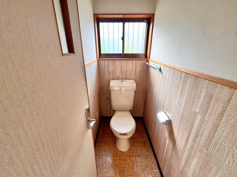 横浜新町3丁目　中古戸建のトイレ|1Ｆ