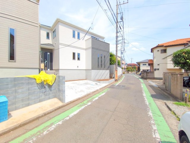 富士見市関沢２丁目の新築一戸建の前面道路含む現地写真