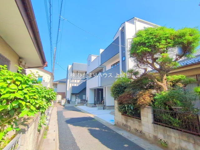 見沼区丸ヶ崎町②　新築戸建　ミラスモシリーズ01の前面道路含む現地写真